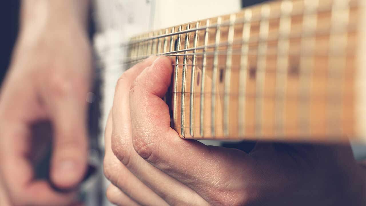 stretching guitar strings